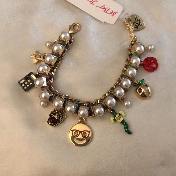Betsey Johnson Gold Tone & Faux Pearl Back To School Charm Bracelet NWT - Picture 10 of 16
